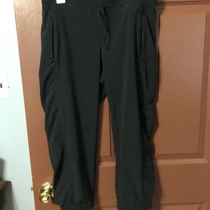 Athleta crop joggers size 6